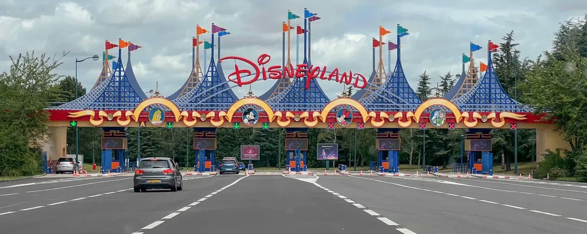 Horaires et informations sur le stationnement de Disneyland Paris.