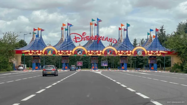 Horaires et informations sur le stationnement de Disneyland Paris.