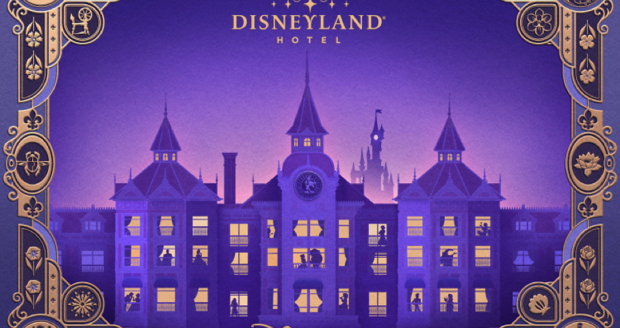 Illustration de l'hôtel Disneyland Paris présentant une conception architecturale classique et ornée avec des cadres dorés décoratifs et des silhouettes de personnages Disney, sur un fond bleu profond.