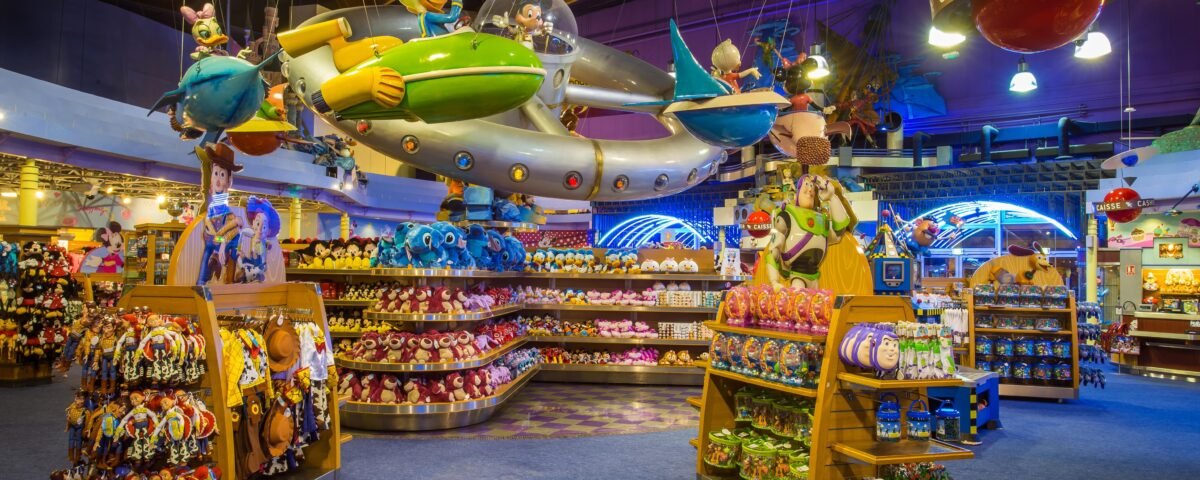 Magasin Disney au parc Disneyland en Californie.
