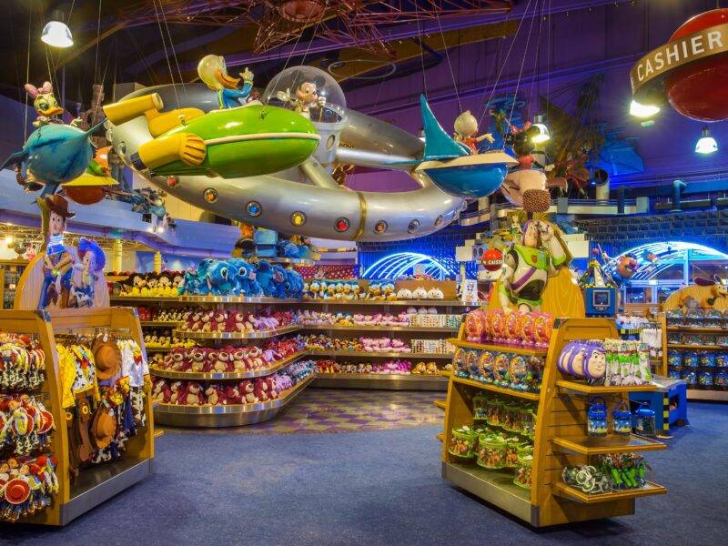 Magasin Disney au parc Disneyland en Californie.