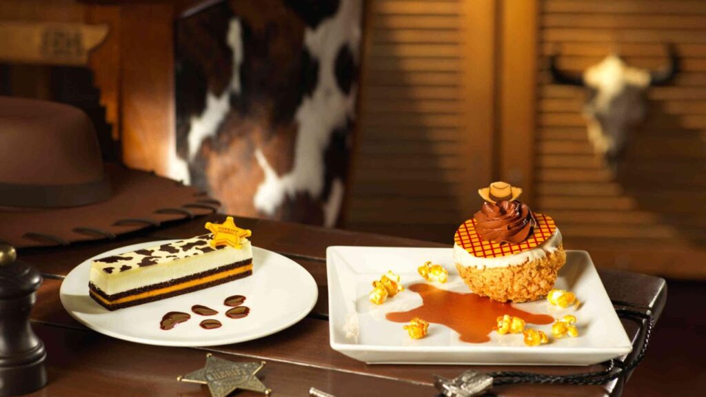 Au Silver Spur Steakhouse de Disneyland Paris, savourez une délicieuse sélection de desserts tout en enfilant un chapeau de cowboy tendance.