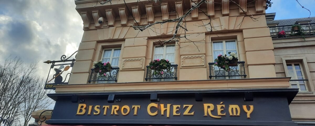 Le Bistro chez Reyny à Paris est une visite incontournable pour ceux qui souhaitent découvrir une délicieuse cuisine française. N'oubliez pas de vous y arrêter avant de partir à Disneyland Paris ou d'acheter des billets pour un restaurant à proximité.