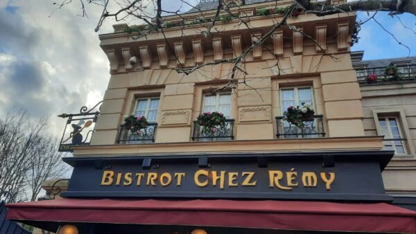Le Bistro chez Reyny à Paris est une visite incontournable pour ceux qui souhaitent découvrir une délicieuse cuisine française. N'oubliez pas de vous y arrêter avant de partir à Disneyland Paris ou d'acheter des billets pour un restaurant à proximité.