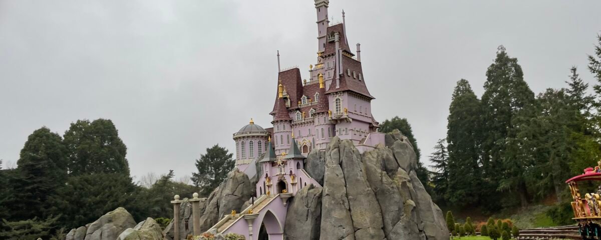 Disneyland Paris propose des tarifs spéciaux pour les personnes handicapées. Visitez Disneyland Paris aujourd'hui pour une expérience magique pas comme les autres.