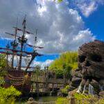 Choisissez d'explorer l'attraction Pirates des Caraïbes à Disneyland Paris.