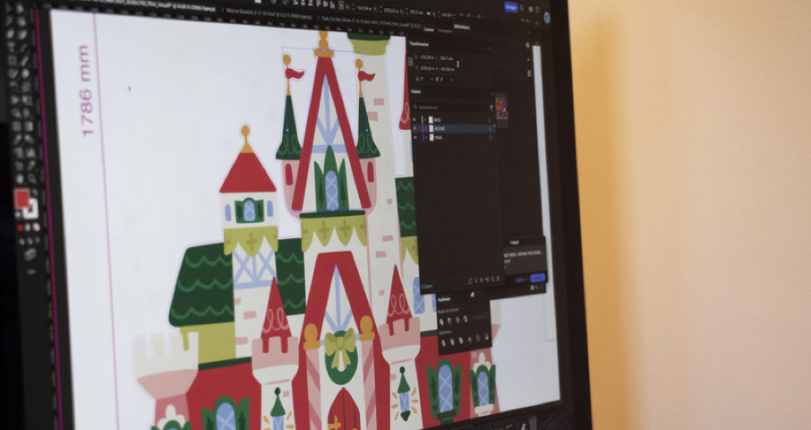 Sur l'écran de l'ordinateur, un design de château coloré rappelant Disneyland Paris se dresse majestueusement dans l'interface du logiciel d'édition graphique, une véritable merveille d'art numérique.