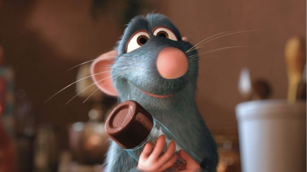 Un rat animé bleu-gris tient un petit bocal en verre avec un couvercle marron, debout sur un fond de cuisine flou, capturant l'esprit du « festin » et de l'aventure culinaire.