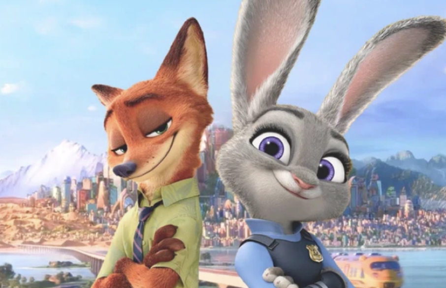 Un renard animé portant une chemise et une cravate se tient à côté d'un lapin souriant en uniforme de police, sur fond de paysage urbain de "Zootopia", rappelant à chacun d'essayer tout comme ses personnages préférés.