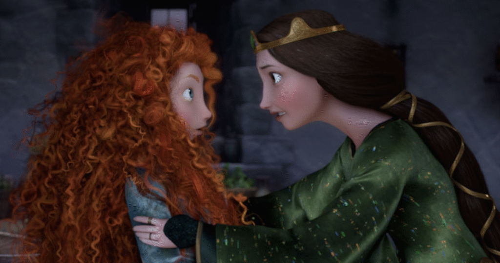 Une scène animée montre une femme vêtue d'une robe verte et d'une couronne tenant les épaules d'une fille aux cheveux roux, toutes deux se regardant avec des expressions sérieuses, capturant un esprit rebelle alors qu'elles regardent vers le ciel.