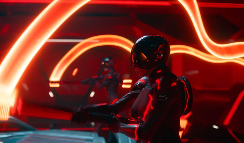 Nouveau Thème Tron Lightcycle/run À Walt Disney World Dès Le 15 Septembre : Ambiance Rouge Et Musique Nine Inch Nails Pour Le Film Tron: Arès