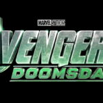 Logo vert métallique "Avengers Doomsday" avec l'étiquette Marvel Studios au-dessus, sur fond noir - allusion au prochain choc du MCU.