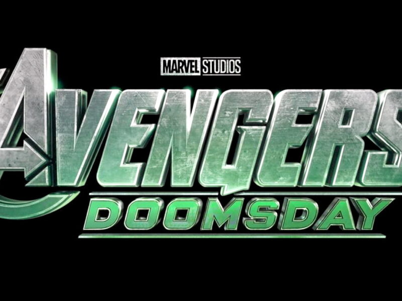 Logo vert métallique "Avengers Doomsday" avec l'étiquette Marvel Studios au-dessus, sur fond noir - allusion au prochain choc du MCU.