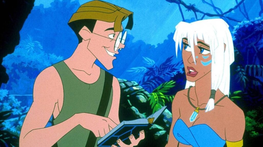 Deux personnages animés se tiennent dans un décor de jungle luxuriante ; l'un tient un livre ouvert sur l'Atlantide et sourit, tandis que l'autre écoute d'un air neutre.