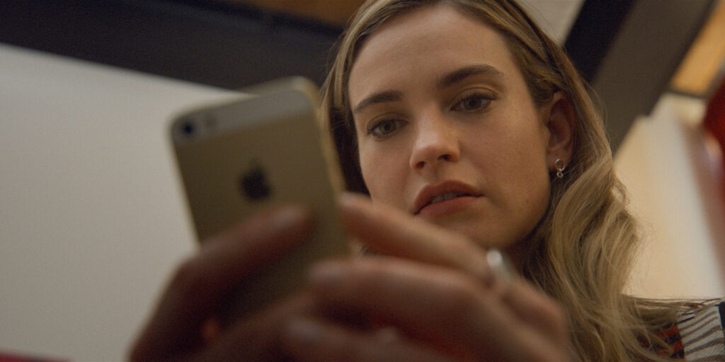 Swipe : Le Biopic Sur La Fondatrice De Bumble Et Tinder Avec Lily James Arrive Sur Disney+ Le 19 Septembre 2025
