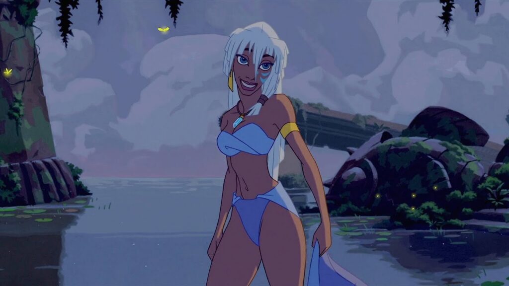 Une femme animée aux cheveux blancs et aux vêtements bleus se tient au bord d'un lac avec des falaises, des plantes et des lucioles en arrière-plan, évoquant la beauté mystique de l'Atlantide.