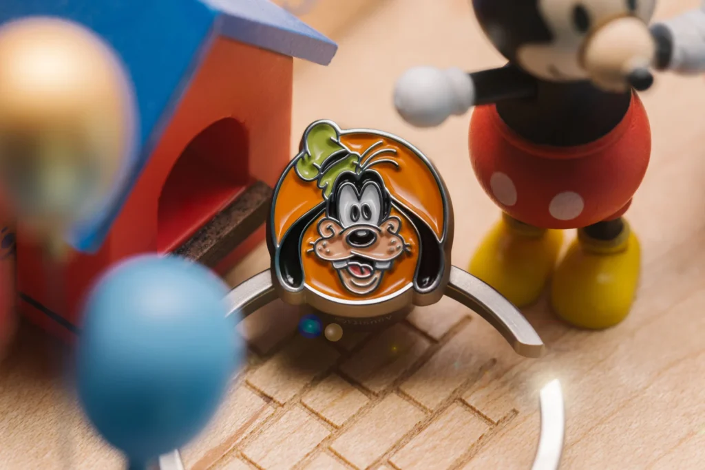 Orbitkey Disney Quick Release Ring Mickey and Friends 3 1445x