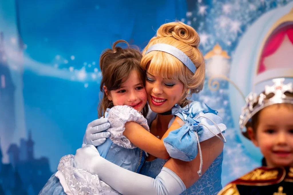 Disneyland Paris Réalise Les Vœux De Princesses : Séjours Magiques Pour Enfants Malades En Partenariat Avec Make-a-wish