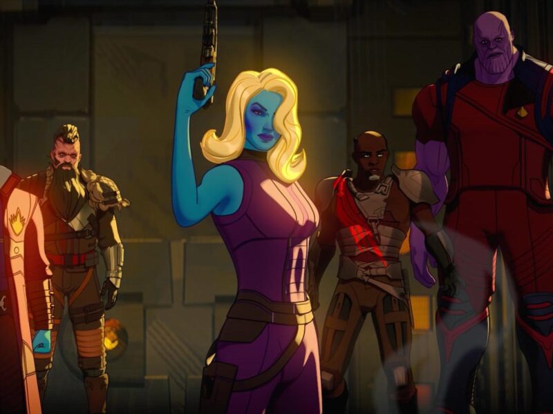 Une scène animée montre un groupe de mercenaires en tenue futuriste, dont une femme à la peau bleue tenant un pistolet et un grand personnage à la peau violette, dans un environnement de science-fiction.