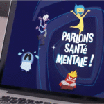 Un écran d'ordinateur portable affiche des personnages de dessins animés avec le texte français "Parlons santé mentale !" et la marque Disney/Pixar, vus par un enfant. La scène suggère que Disney France promeut Vice-versa pour susciter des conversations sur la santé mentale.