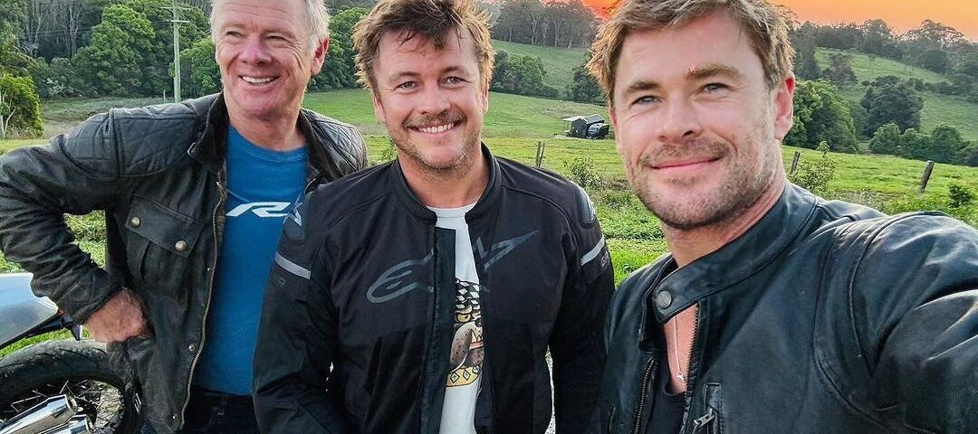 chris hemsworth celebrates australians fathers day with dad v0 8uju2u7b4amd1