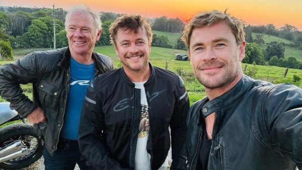 chris hemsworth celebrates australians fathers day with dad v0 8uju2u7b4amd1