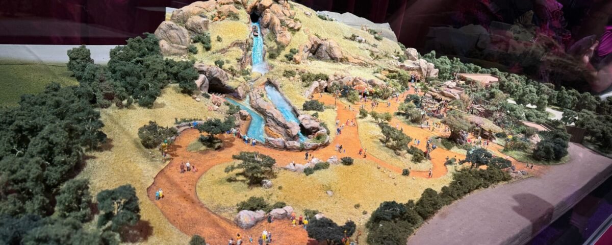 d23 dlp daw lion king pride lands model 0326 1