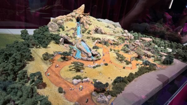 d23 dlp daw lion king pride lands model 0326 1