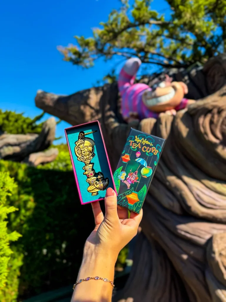 Disneyland Paris : Une Clé Collector Mad Hatter’s Tea Cups Débarque Le 24 Octobre – Édition Limitée Hommage À L’attraction Culte De Fantasyland
