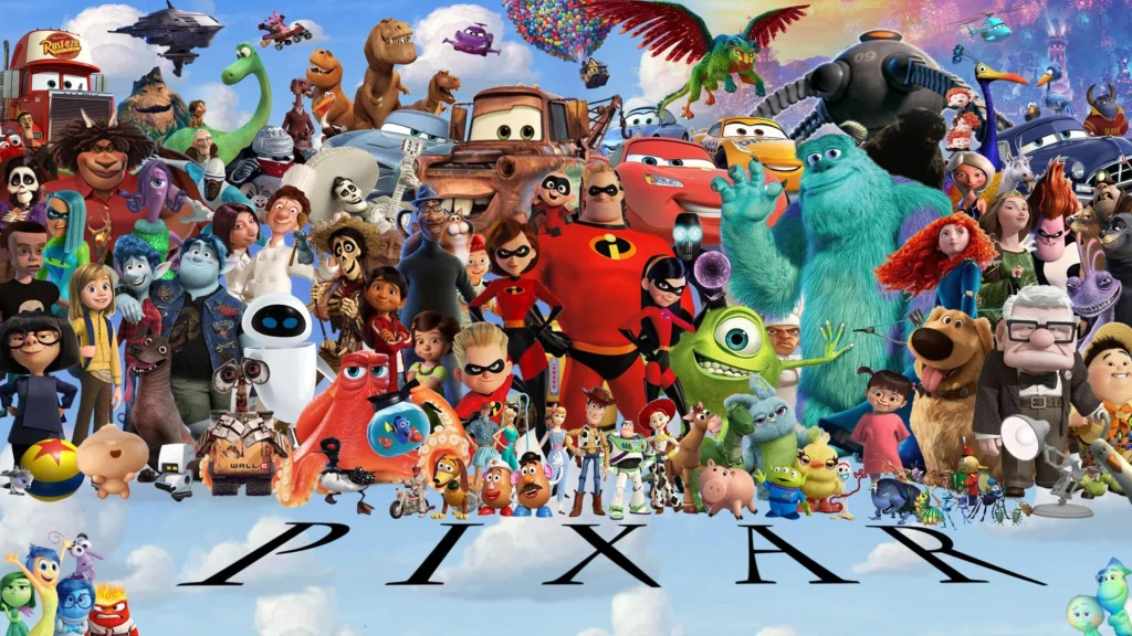 Collage de divers personnages de films d'animation Pixar se tenant ensemble au-dessus du mot "PIXAR" en grandes lettres, célébrant l'histoire du studio et ses débuts colorés, sur fond de ciel vibrant rempli de nuages.