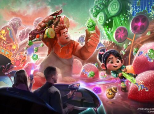 L'illustration conceptuelle d'un jeu d'arcade sur le thème de Wreck-It Ralph, inspiré par Buzz Lightyear's Astro Blasters à Tokyo Disneyland, met en scène Ralph et Vanellope dans un environnement sur le thème des bonbons, tirant sur des cibles à partir d'un véhicule de transport.