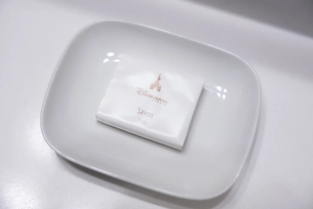 Disneyland Paris : 10 Tonnes De Savons Recyclées Pour L’hygiène Et L’inclusion Sociale Grâce À Son Partenariat Avec Sapocycle