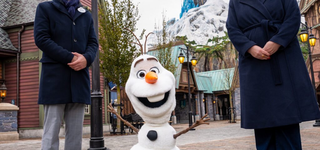 17.Disneyland Paris Disney Adventure World World of Frozen Olaf robotic character Natacha Rafalski Michel den Dulk 1024x1024 1