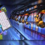 Une scène animée montre des personnes montant à bord du Monsters Inc Doors Coaster, une nouvelle montagne russe suspendue, passant devant les personnages et les portes du film à l'intérieur d'une installation futuriste et colorée.