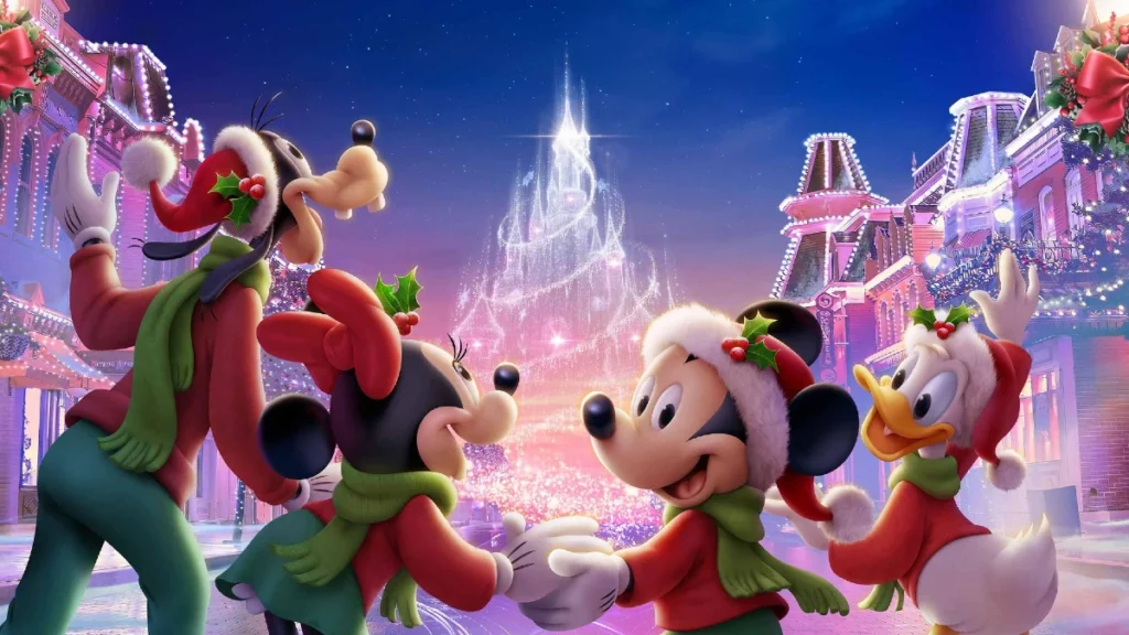 Mickey, Minnie, Goofy et Donald Duck en habits d'hiver font la fête dans une rue festive avec des décorations de Noël et un château lumineux, partageant une histoire d'amitié magique digne d'un court-métrage de Noël de Disney.