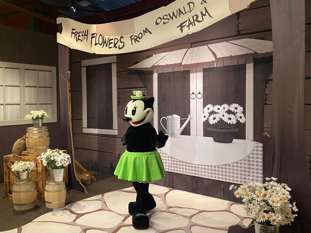 photos disneyland pass surprise pop up meet greet 1 9