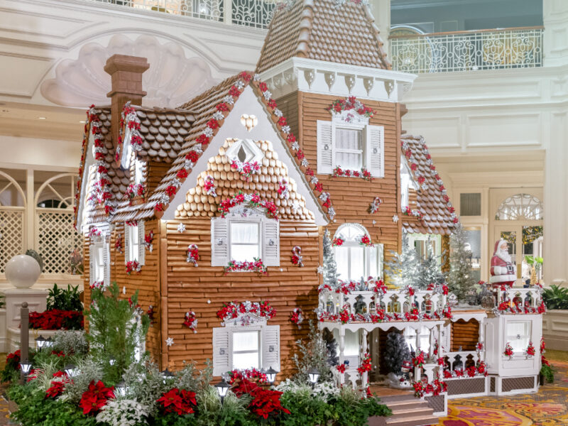 planDisney Holiday Fun at Disney Resort Hotels Blog Header