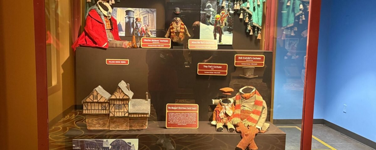 wdw dhs walt disney presents holiday display 2025 8214