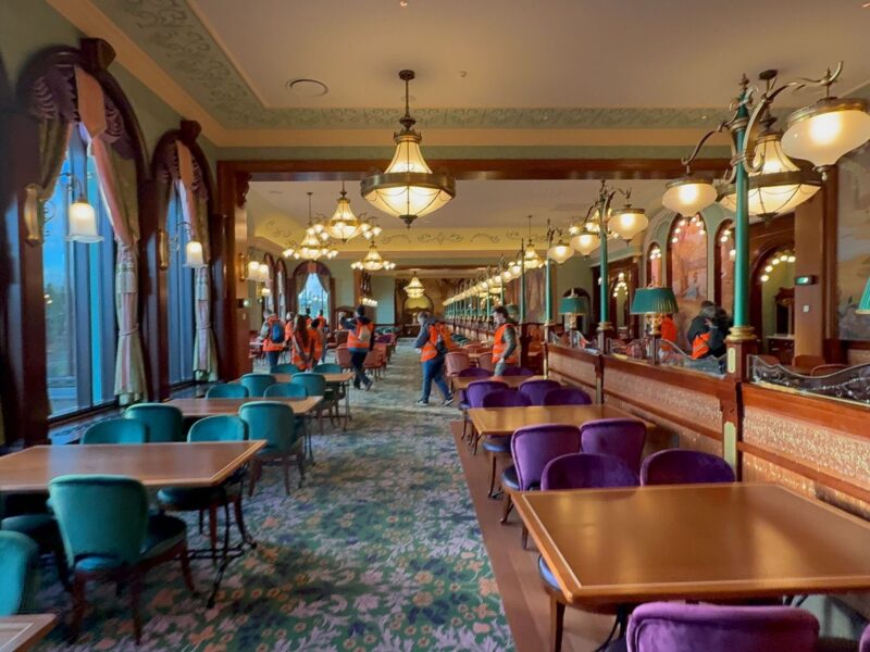 world of frozen dlp 2025 regal view restaurant interior