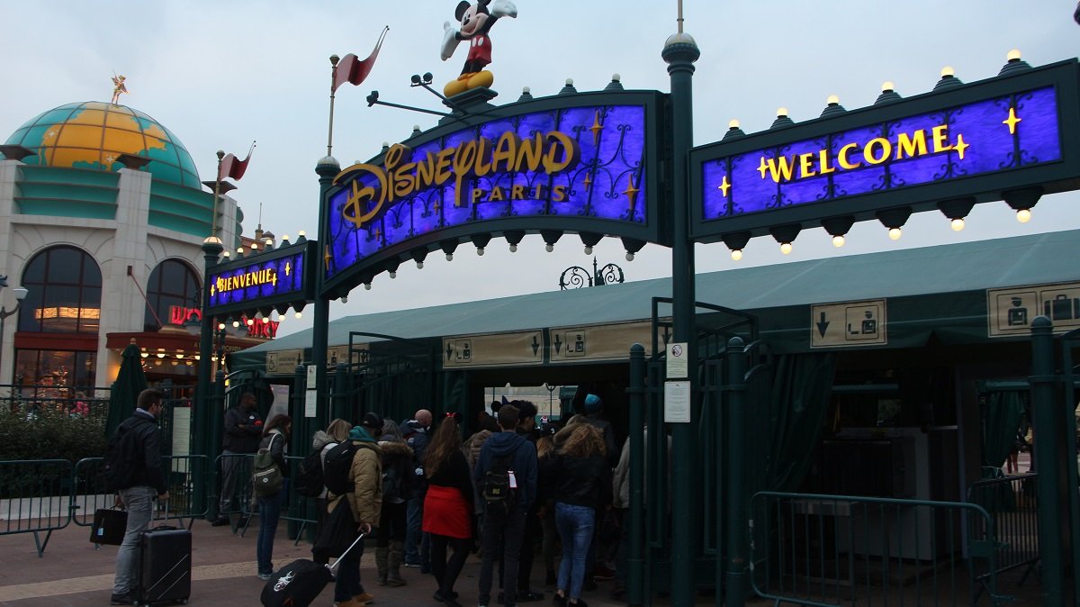La Sécurité Et L'accessibilité Dans Les Zones Thématiques De Disneyland Paris