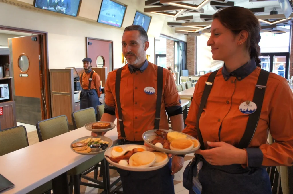 Sports Bar & Lounge Disneyland Paris : Immersion Avec Les Cast Members Après Réouverture Le 22 Novembre 2025