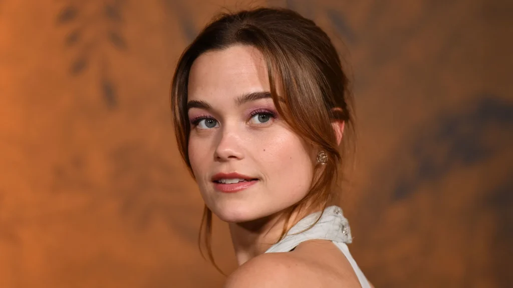 Raiponce Live-action Casting : Sarah Catherine Hook Favorite Pour Raiponce, Flynn Rider Entre Milo Manheim Et Charlie Gillespie, Scarlett Johansson En Mère Gothel