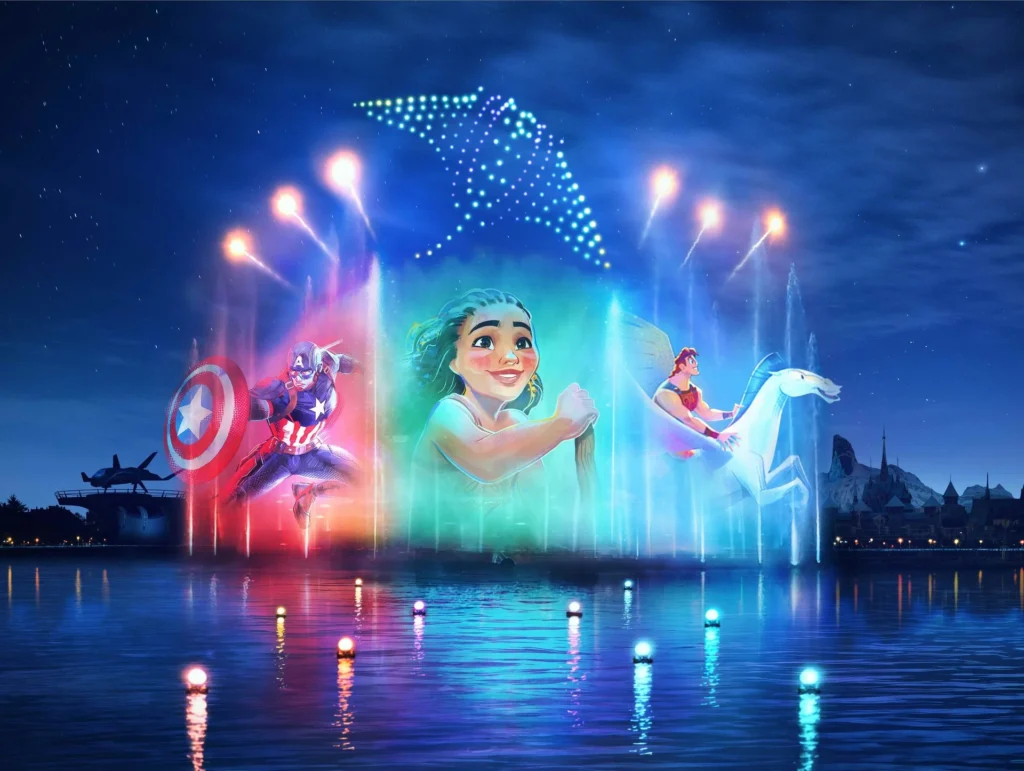 Le spectacle aquatique nocturne coloré, Disney Cascade Of Lights, présente des projections de Captain America, Moana et Hercules sur des écrans d'eau, avec des lumières coordonnées, des drones formant une étoile et des feux d'artifice au-dessus du lac à Disney Adventure World.