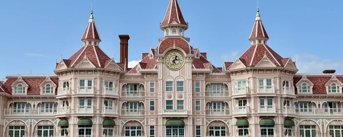 disneyland paris hotel front