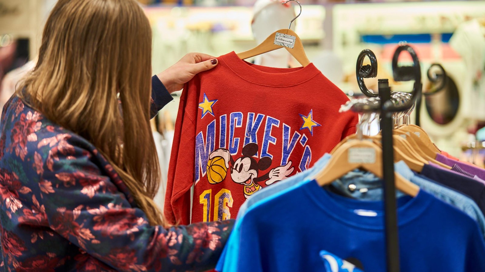 Shopping Et Produits Dérivés À Disneyland Paris