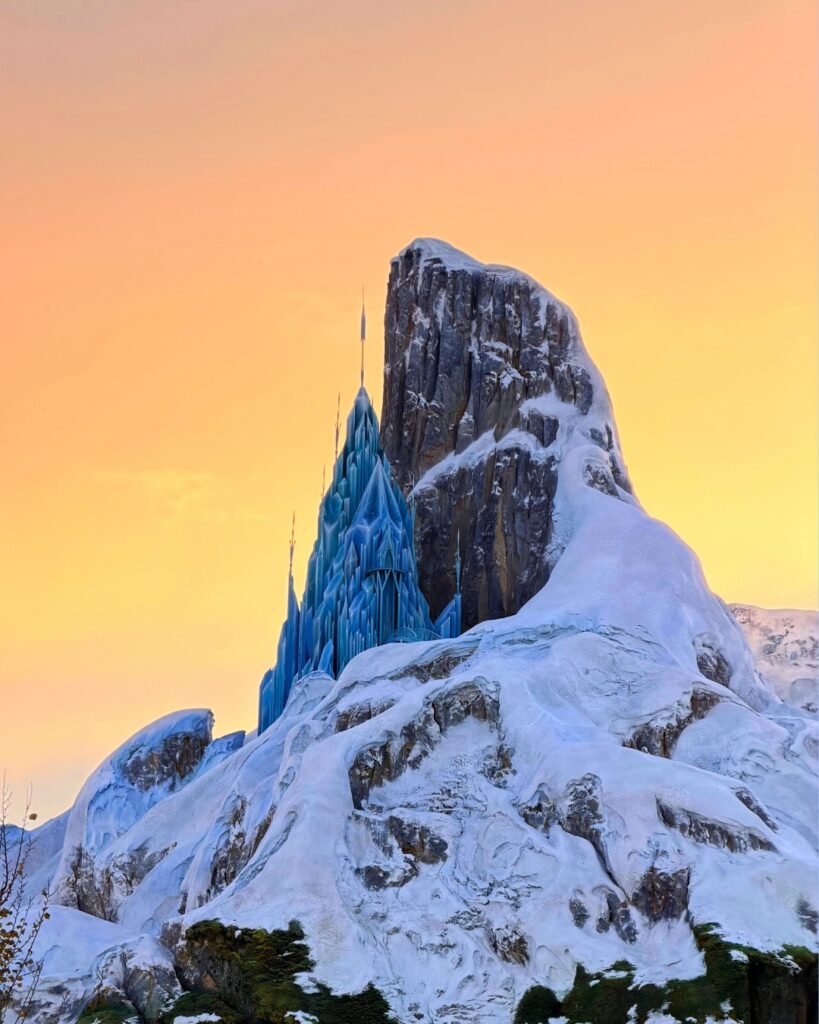 Nouvelles Images De World Of Frozen Et Son Village À Disneyland Paris Avant L'ouverture Le 29 Mars