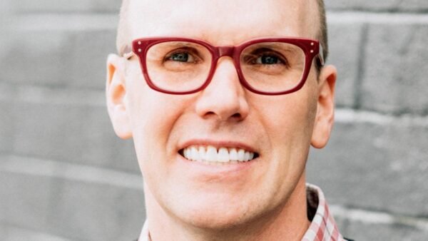 MV5BMTZmNjRkNDktODBkZS00MDcwLWJjODktZDE5OTUyZWY2ZDk5XkEyXkFqcGc@. V1