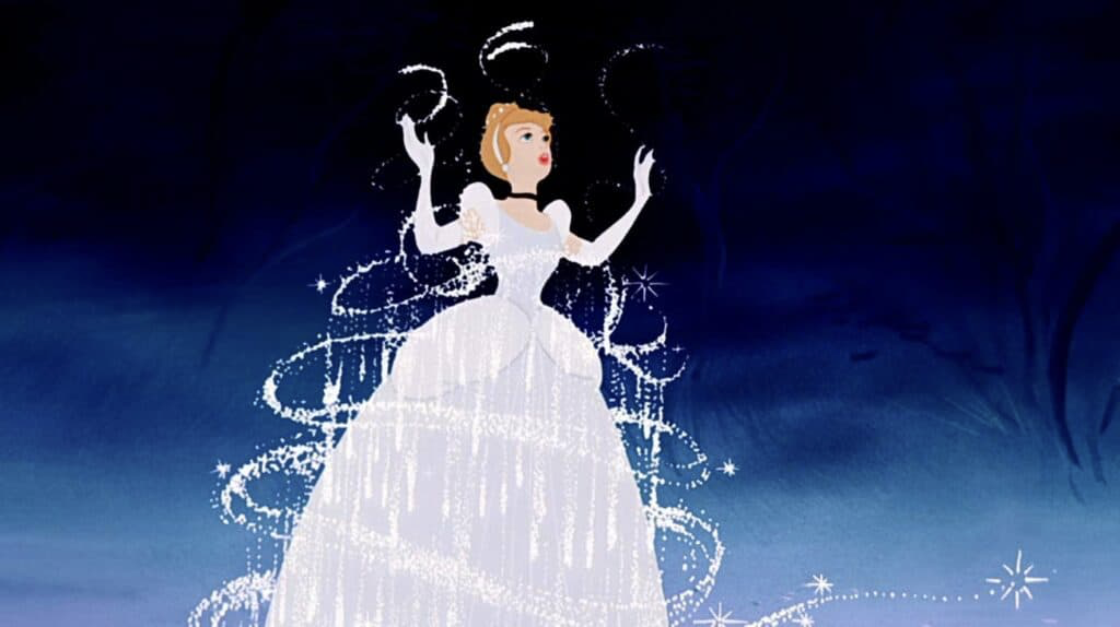 Une femme animée, vêtue d'une robe blanche, se tient debout tandis que des étincelles magiques tourbillonnent autour d'elle sur un fond bleu foncé, évoquant le monde enchanteur de Merlin L'Enchanteur et sa sortie le 25 décembre 1963.