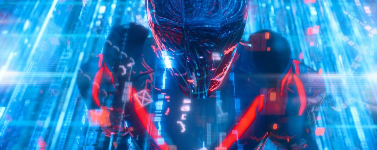Une figure humanoïde futuriste aux accents rouge et bleu se tient dans un environnement numérique rempli de données flottantes et de néons, évoquant la saga Tron et le prochain Tron Ares sur Disney+.