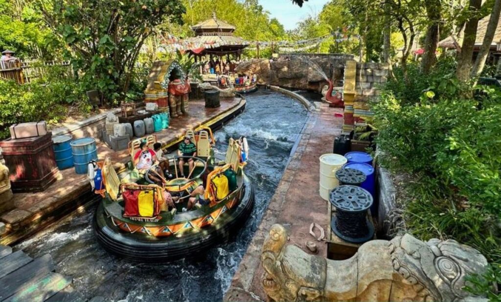 Kali River Rapids Raft approaching dock